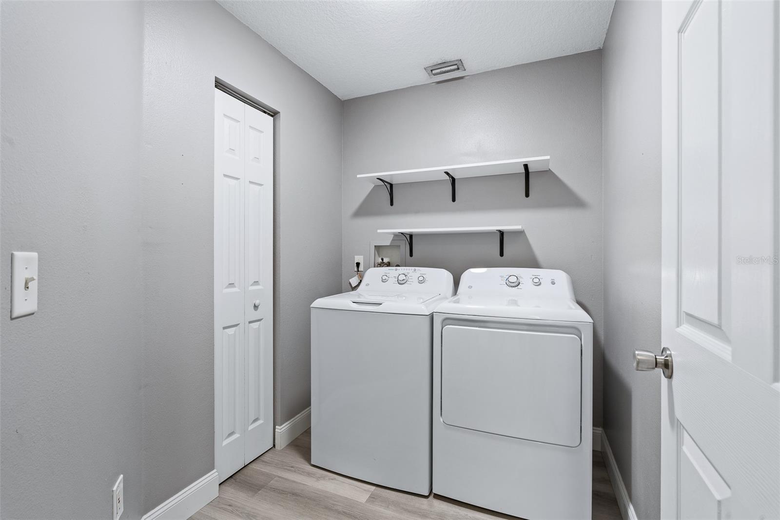 PINE LAKES - Residential