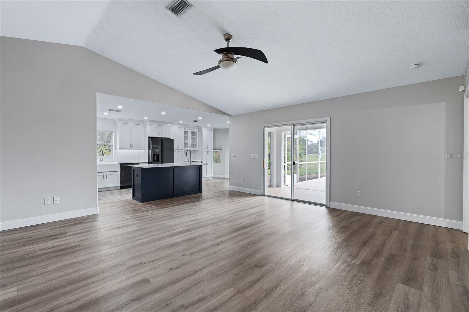 PINE LAKES - Residential