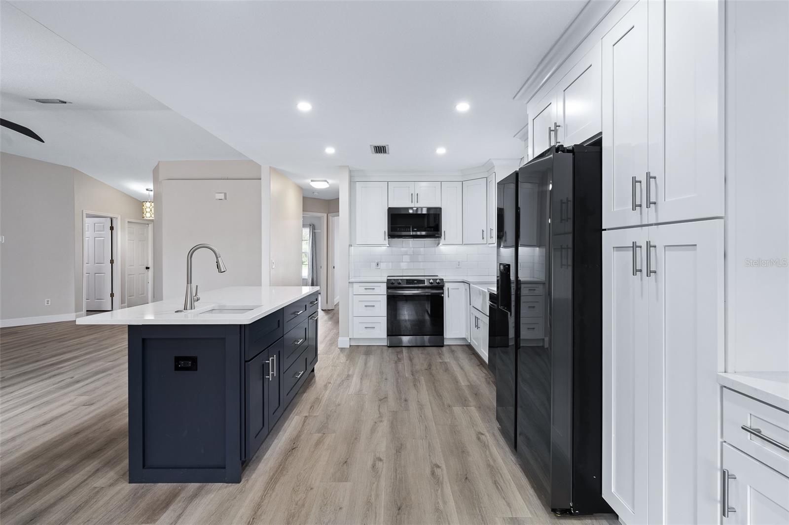 PINE LAKES - Residential