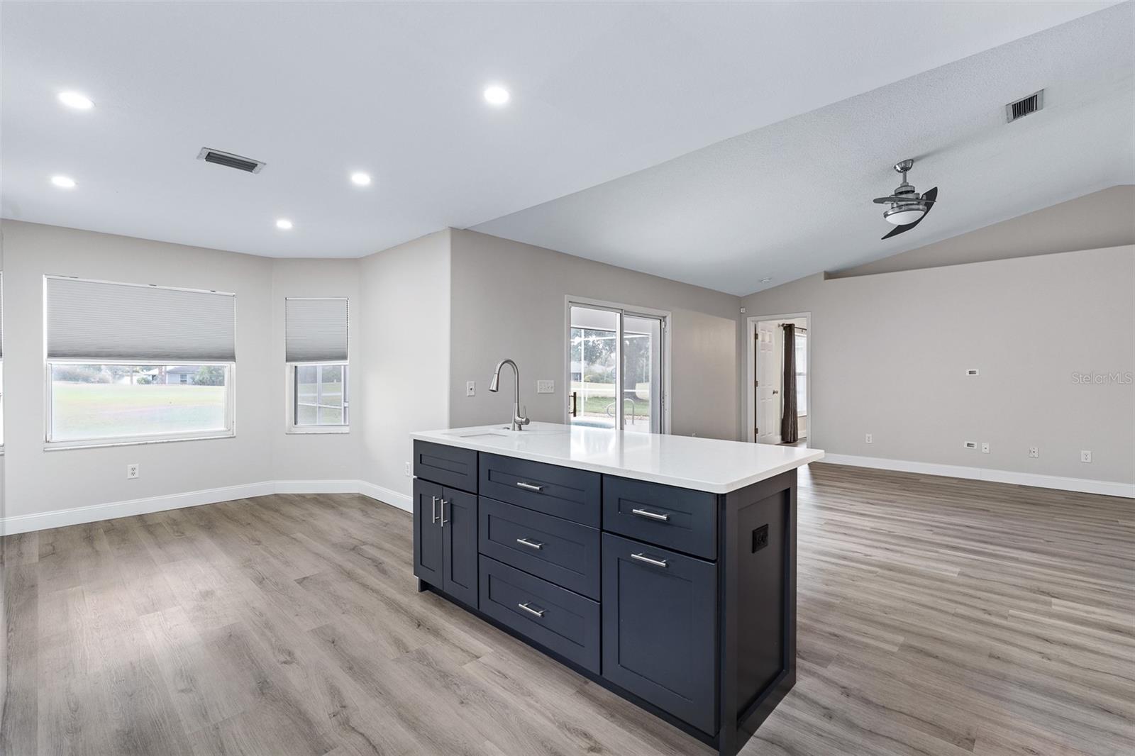 PINE LAKES - Residential