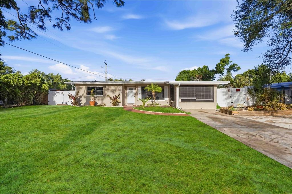 Photo of 2715 Ingot Place, Sarasota, FL 34235 (MLS # A4689697)