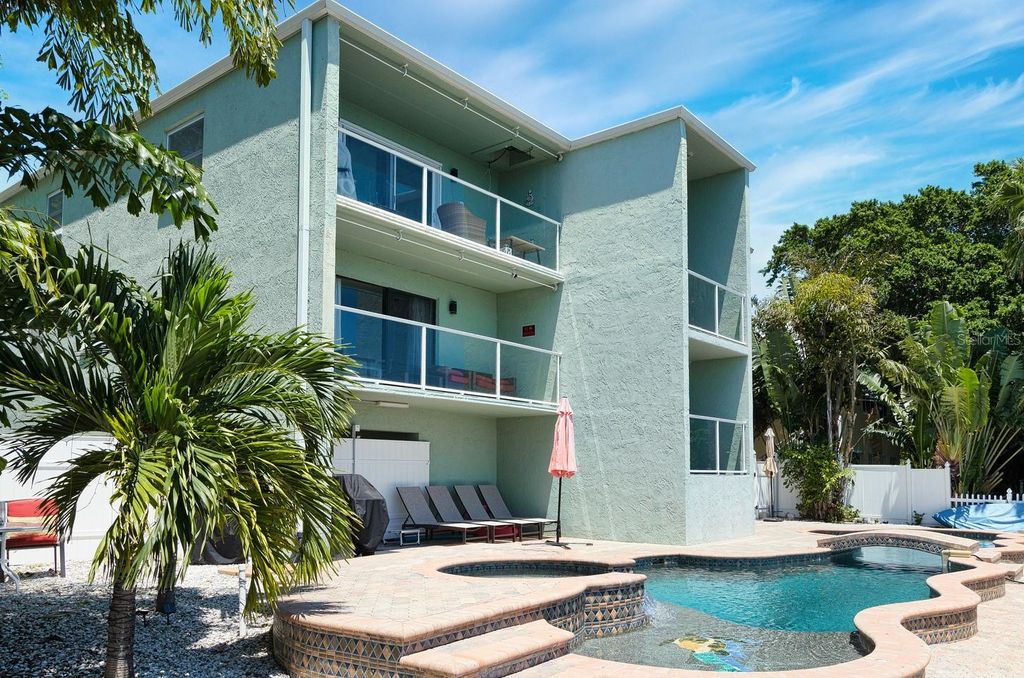 Photo of 125 110th Avenue, Treasure Island, FL 33706 (MLS # TB8455680)