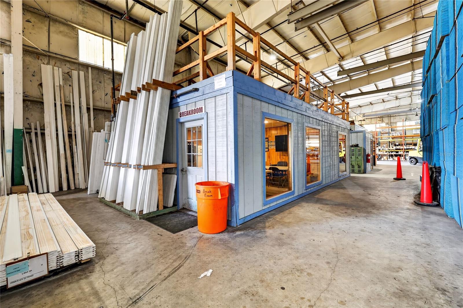 VILLAGES INDUST CENTER - Commercial Sale