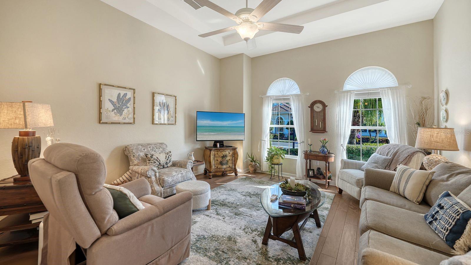 PALM LAKES - Residential