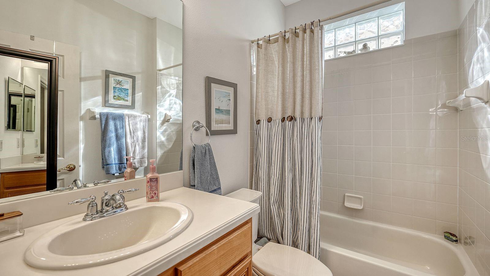 PALM LAKES - Residential