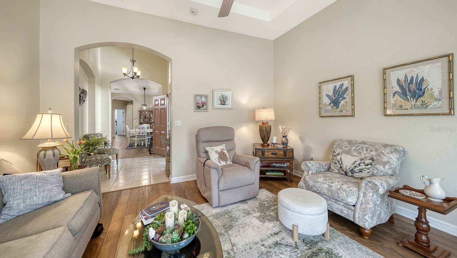 PALM LAKES - Residential