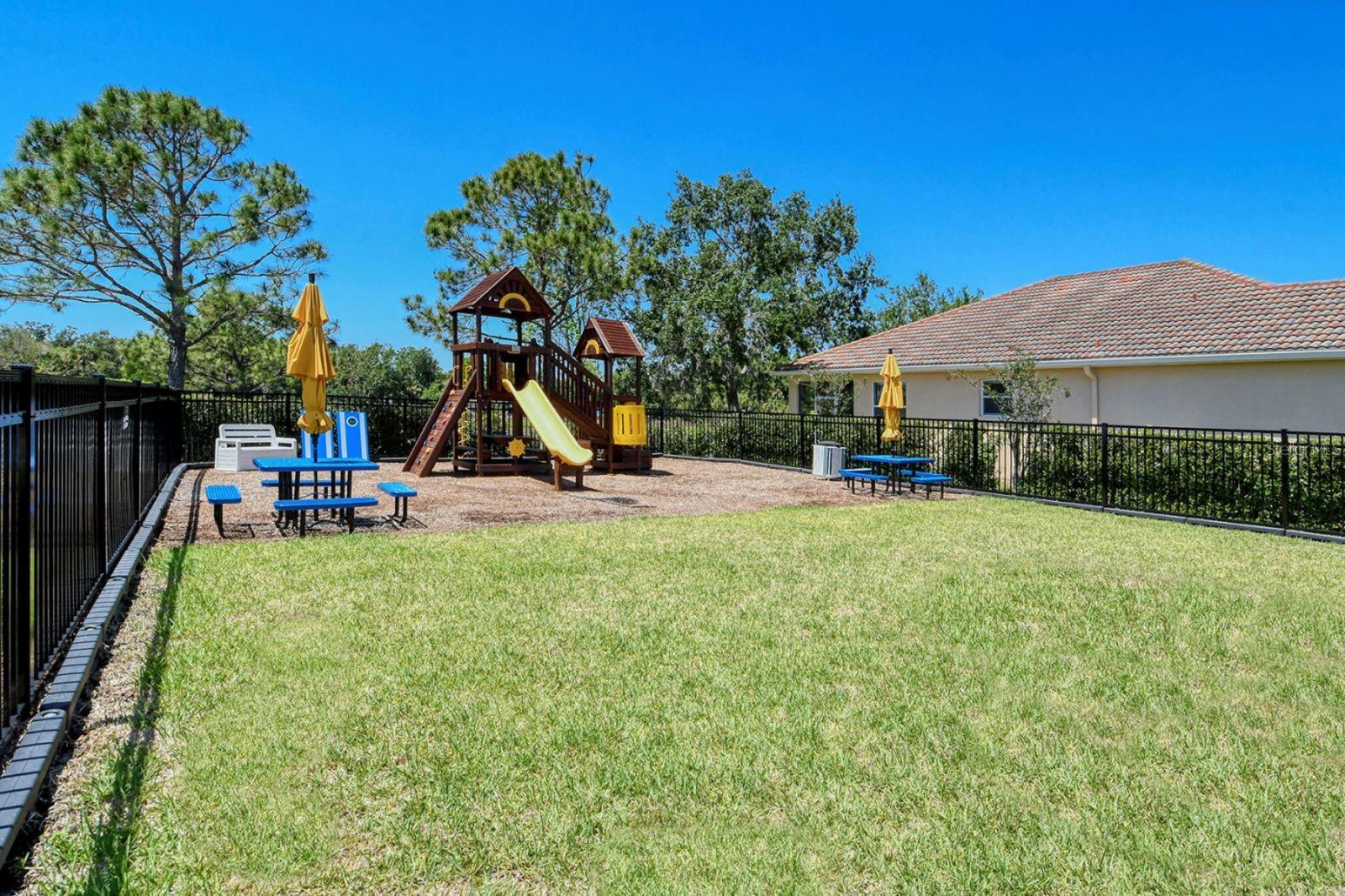 PALM LAKES - Residential