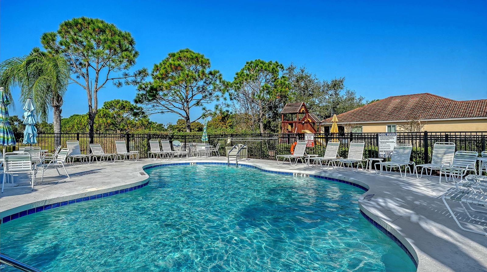 PALM LAKES - Residential