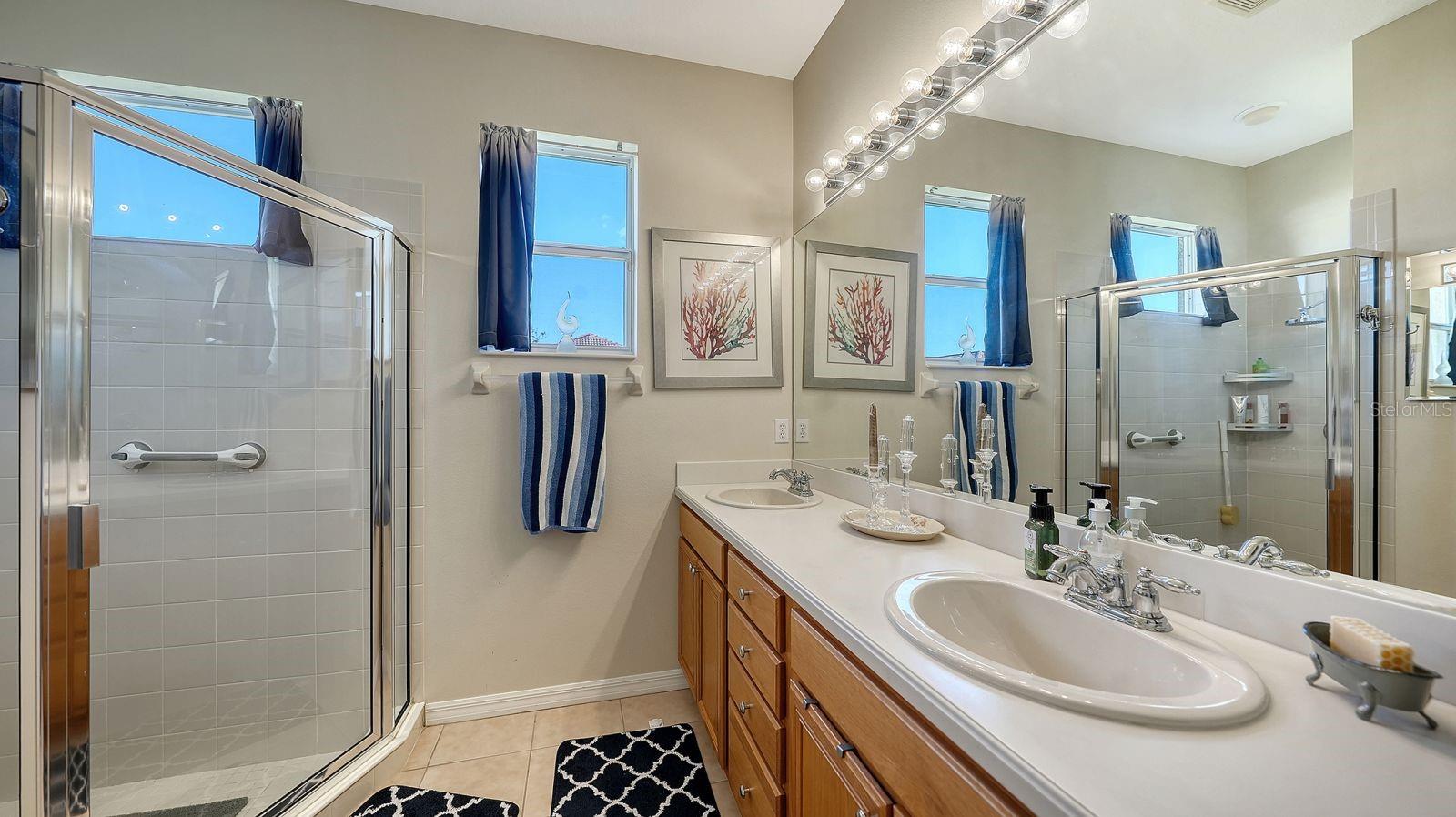 PALM LAKES - Residential