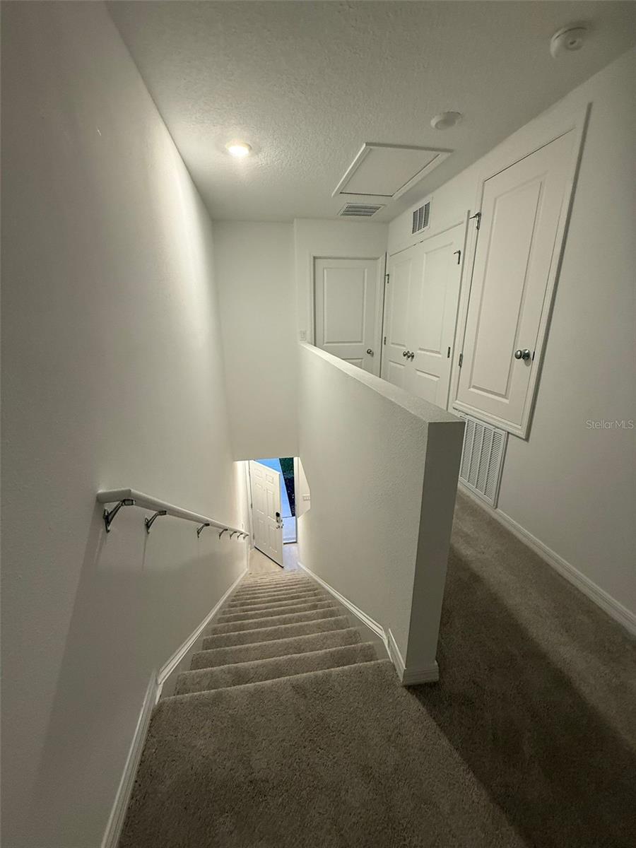 THE TOWNHOMES AT WESTVIEW - Residential Lease