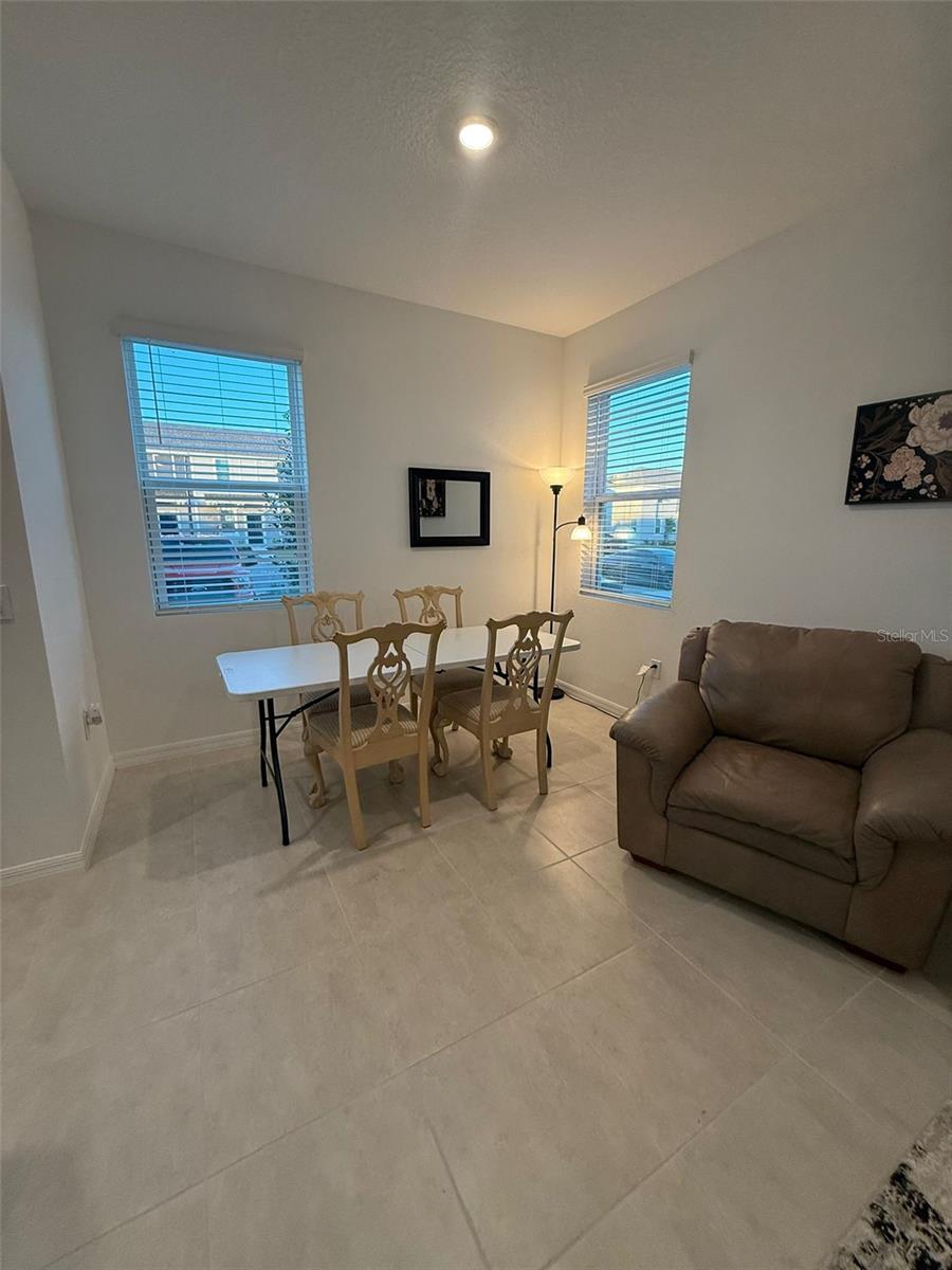 THE TOWNHOMES AT WESTVIEW - Residential Lease