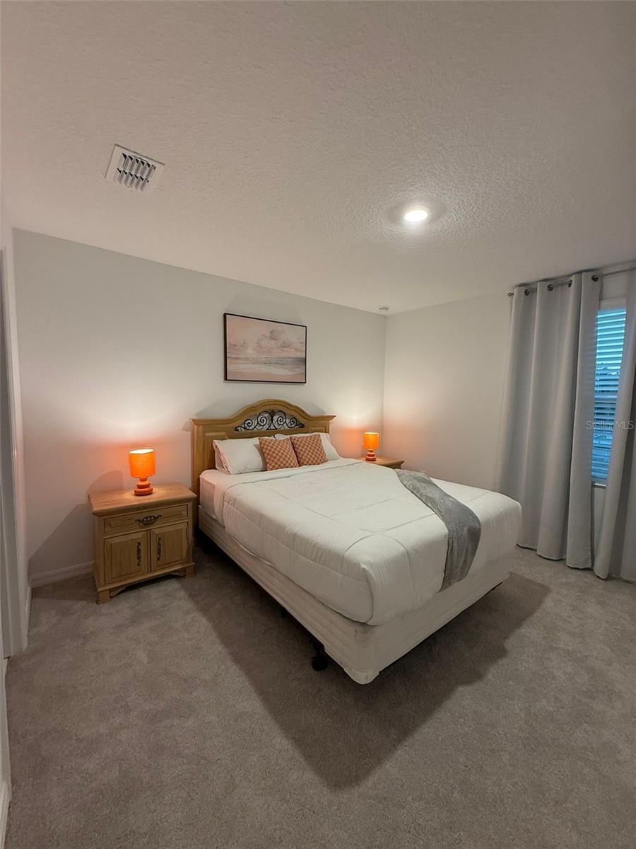 THE TOWNHOMES AT WESTVIEW - Residential Lease