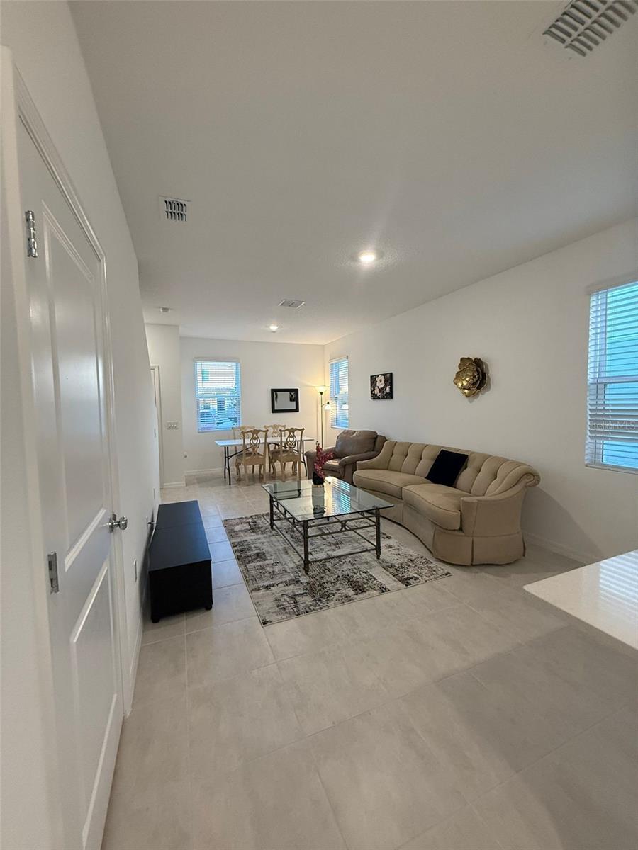 THE TOWNHOMES AT WESTVIEW - Residential Lease
