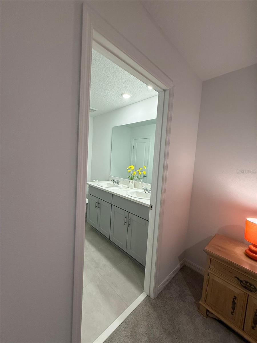 THE TOWNHOMES AT WESTVIEW - Residential Lease