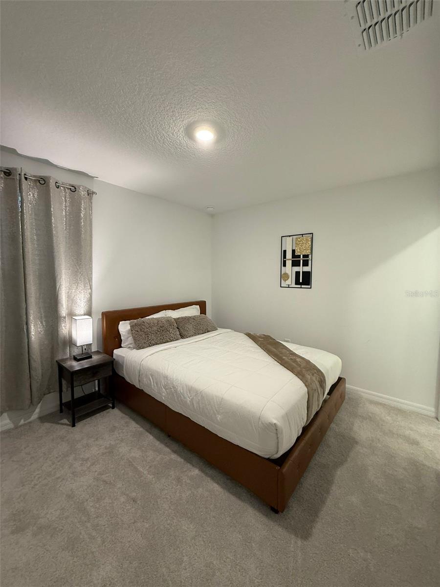THE TOWNHOMES AT WESTVIEW - Residential Lease
