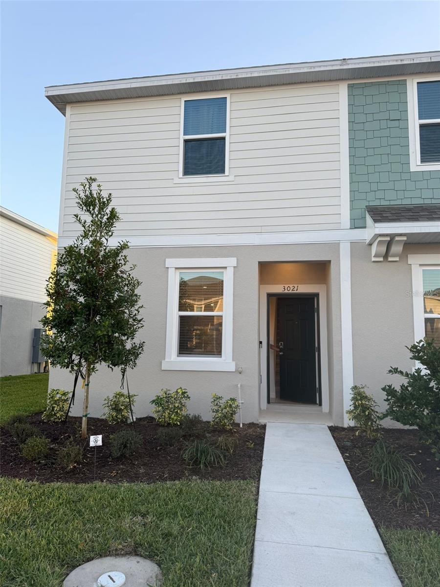 THE TOWNHOMES AT WESTVIEW - Residential Lease