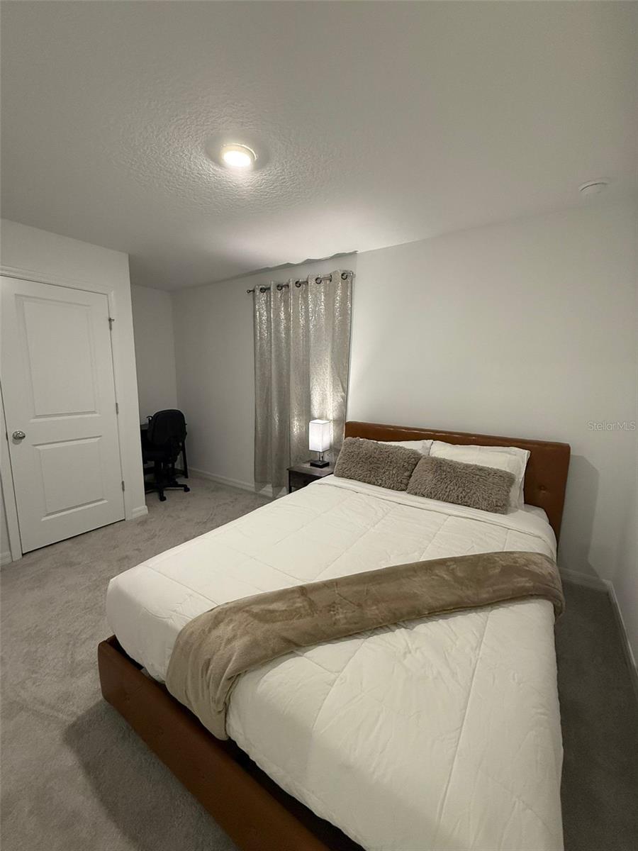 THE TOWNHOMES AT WESTVIEW - Residential Lease