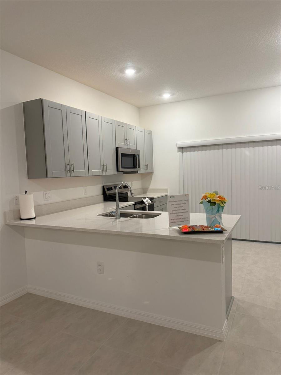 THE TOWNHOMES AT WESTVIEW - Residential Lease