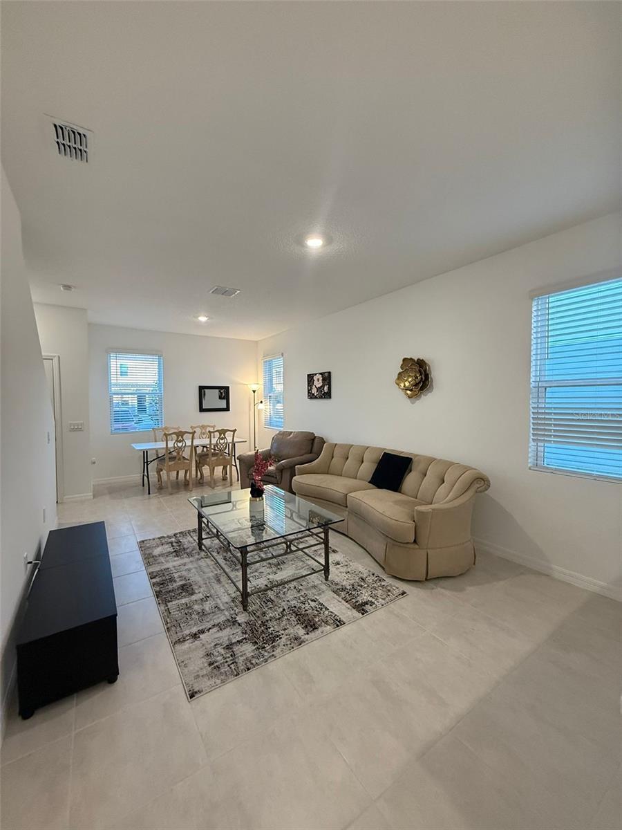 THE TOWNHOMES AT WESTVIEW - Residential Lease