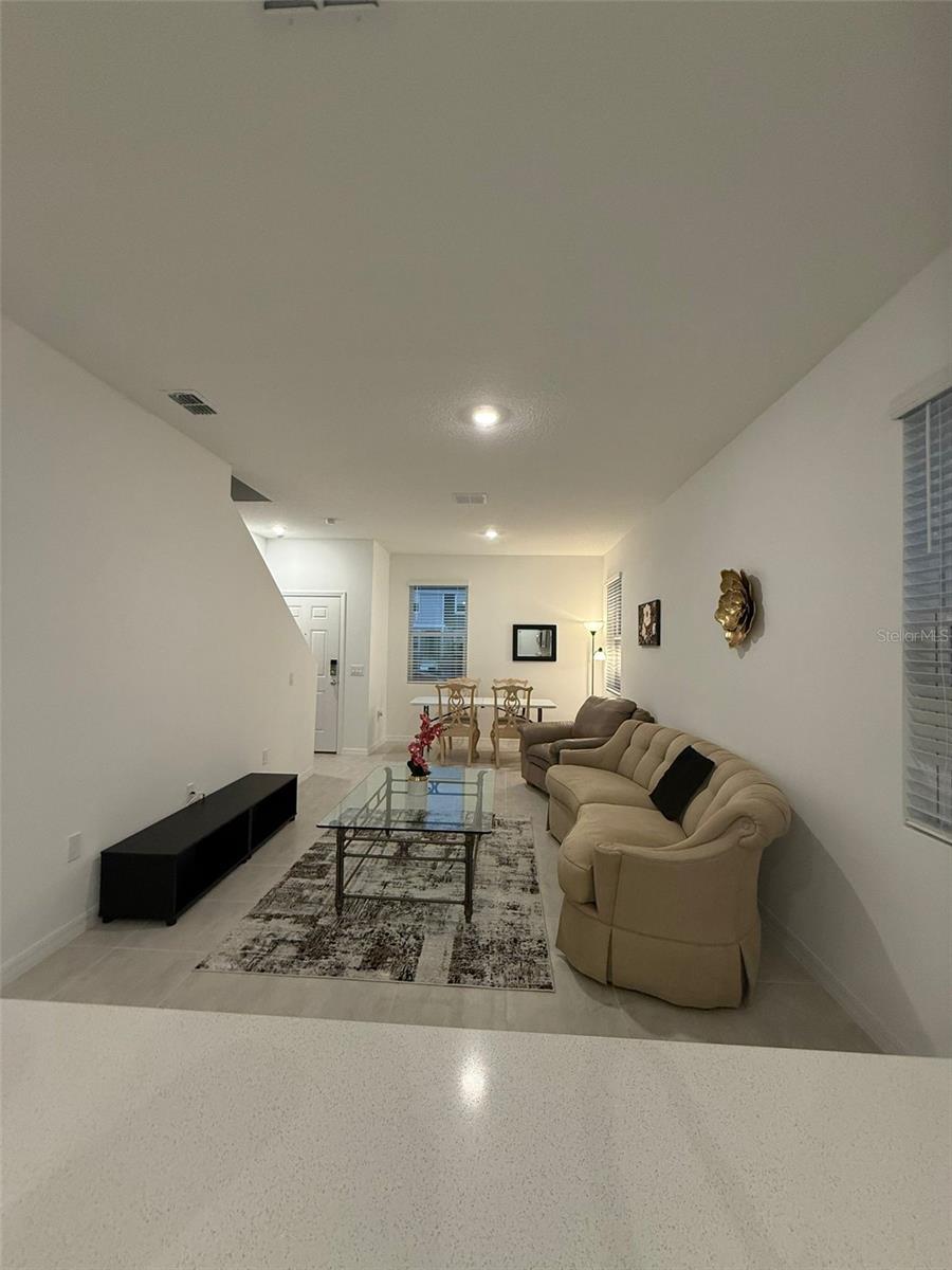 THE TOWNHOMES AT WESTVIEW - Residential Lease