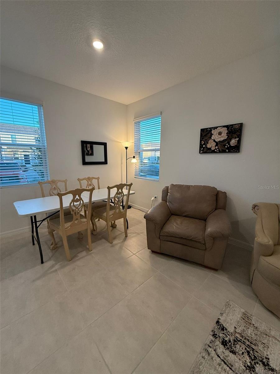 THE TOWNHOMES AT WESTVIEW - Residential Lease