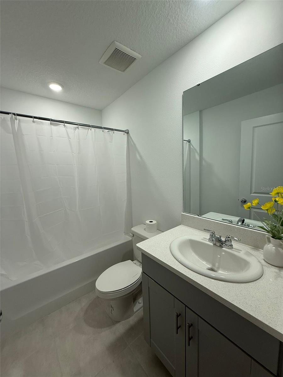 THE TOWNHOMES AT WESTVIEW - Residential Lease