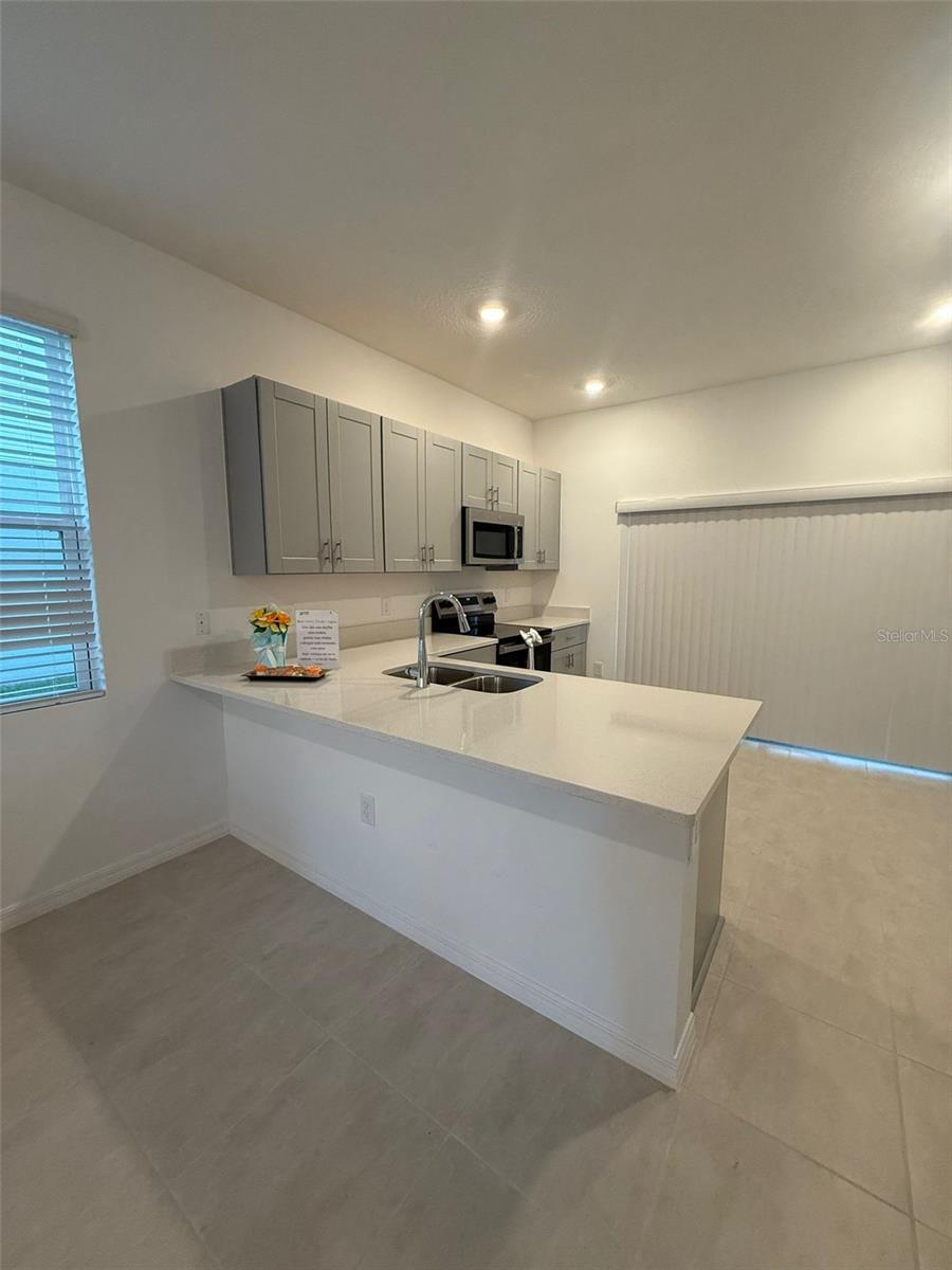 THE TOWNHOMES AT WESTVIEW - Residential Lease