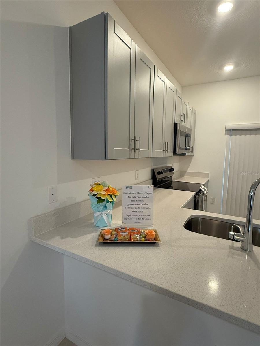 THE TOWNHOMES AT WESTVIEW - Residential Lease
