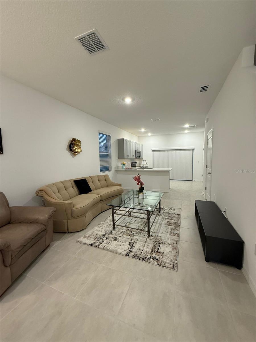 THE TOWNHOMES AT WESTVIEW - Residential Lease