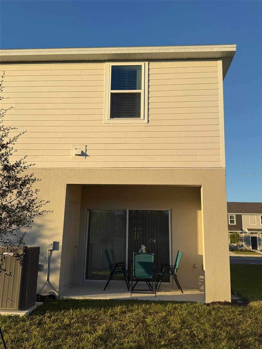 THE TOWNHOMES AT WESTVIEW - Residential Lease