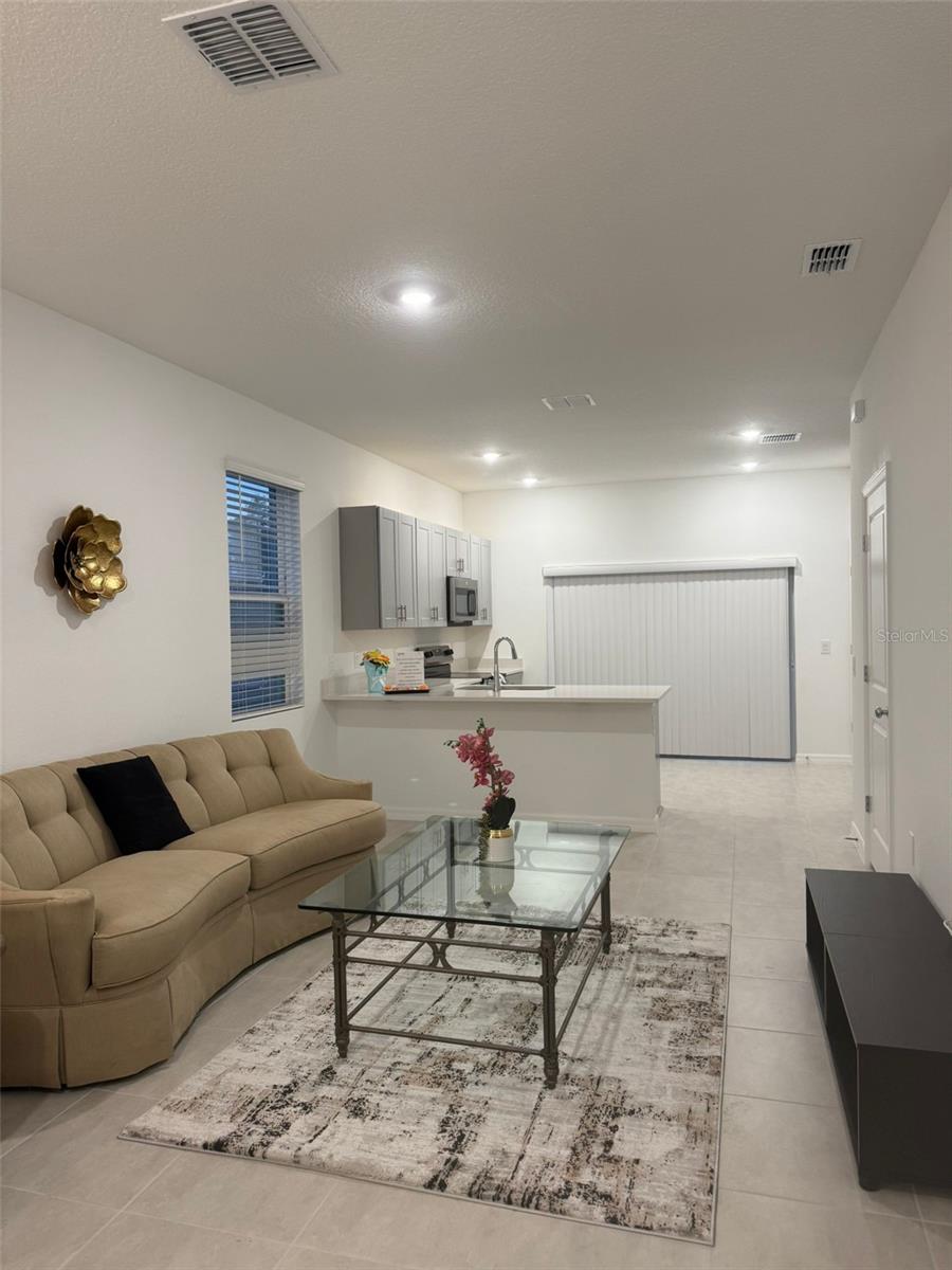 THE TOWNHOMES AT WESTVIEW - Residential Lease