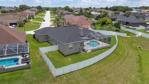 A home in LAKELAND