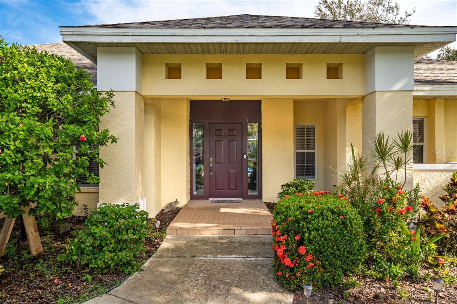 BAY OAKS ESTATES - Residential Lease