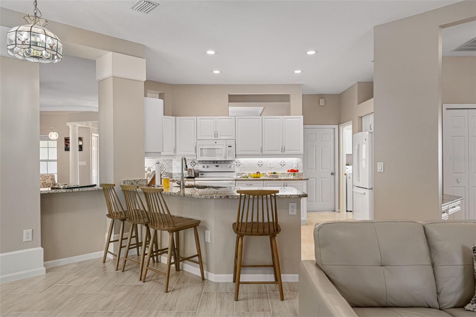BAY OAKS ESTATES - Residential Lease