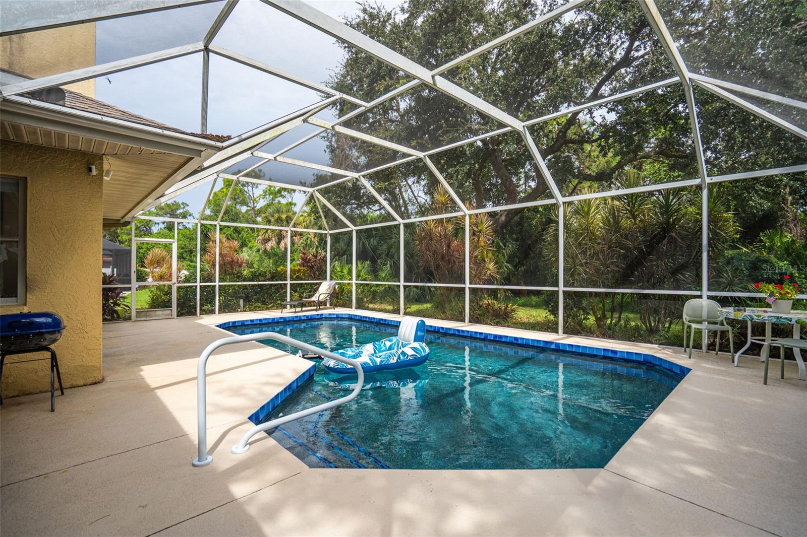 BAY OAKS ESTATES - Residential Lease