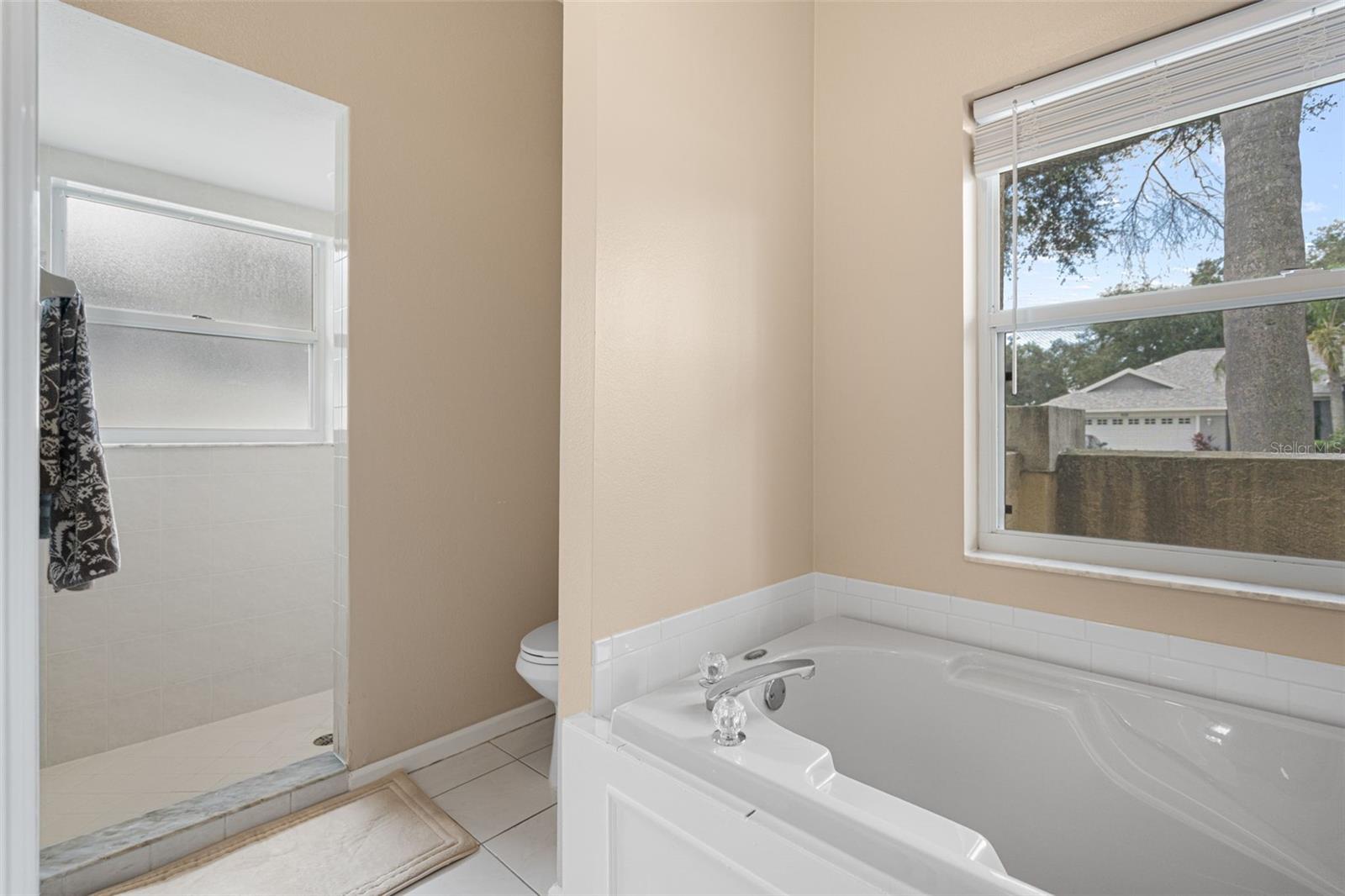 BAY OAKS ESTATES - Residential Lease