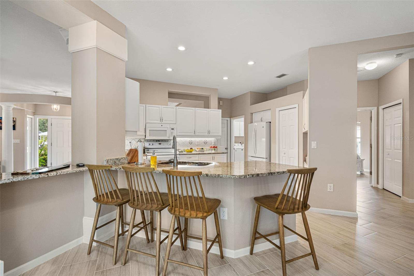 BAY OAKS ESTATES - Residential Lease