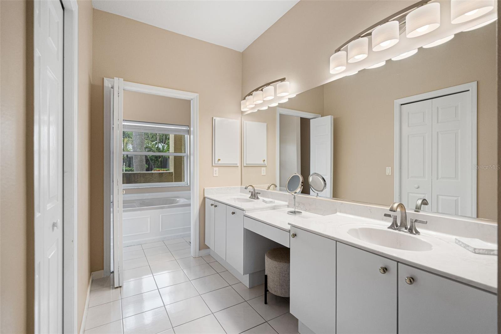 BAY OAKS ESTATES - Residential Lease