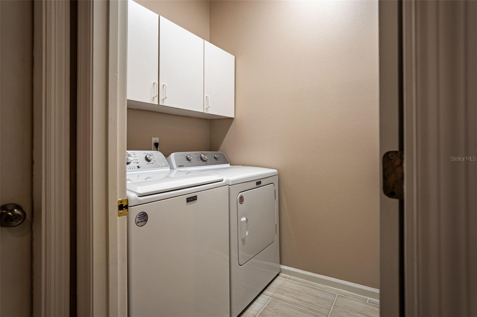 BAY OAKS ESTATES - Residential Lease