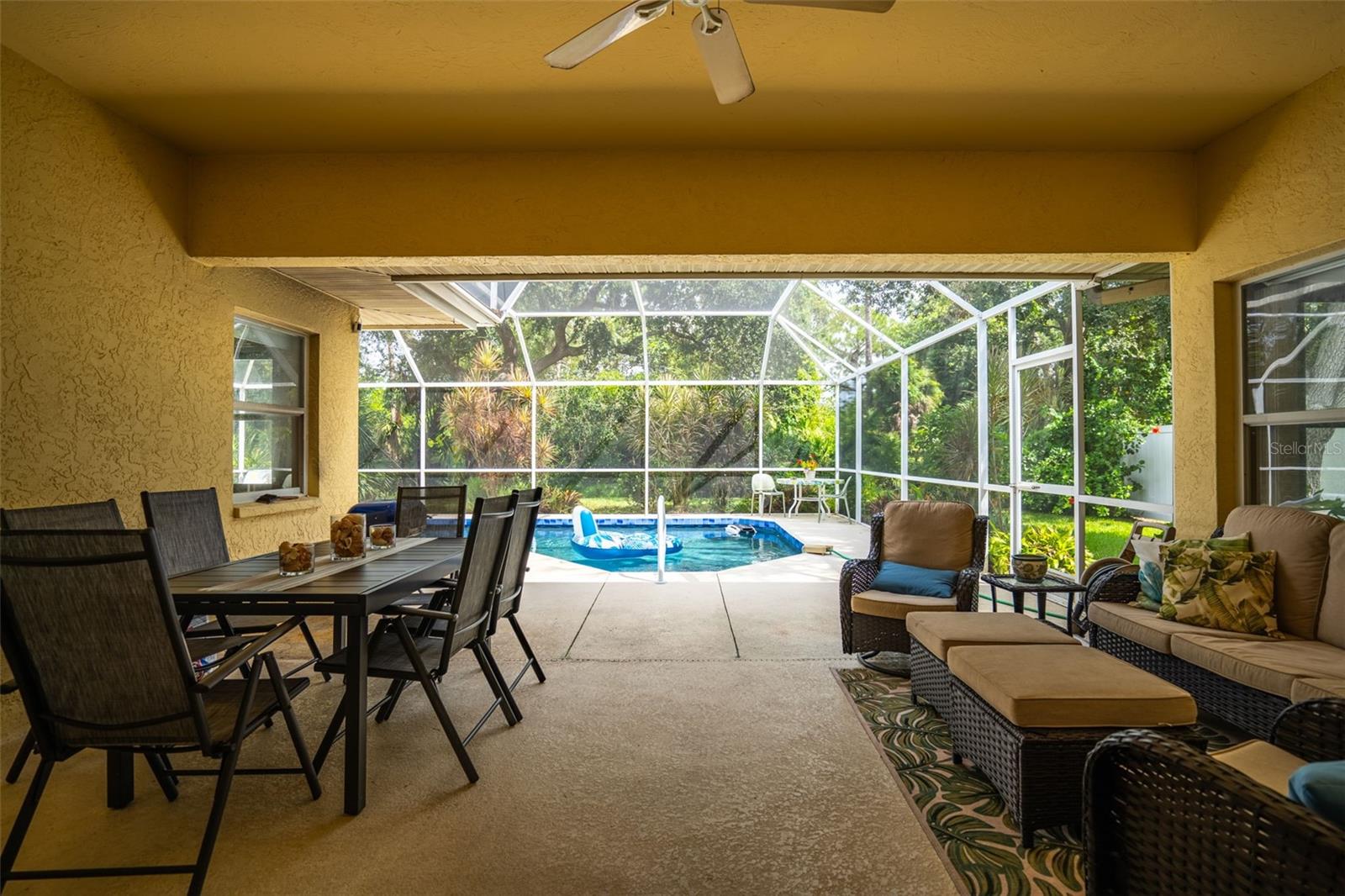 BAY OAKS ESTATES - Residential Lease