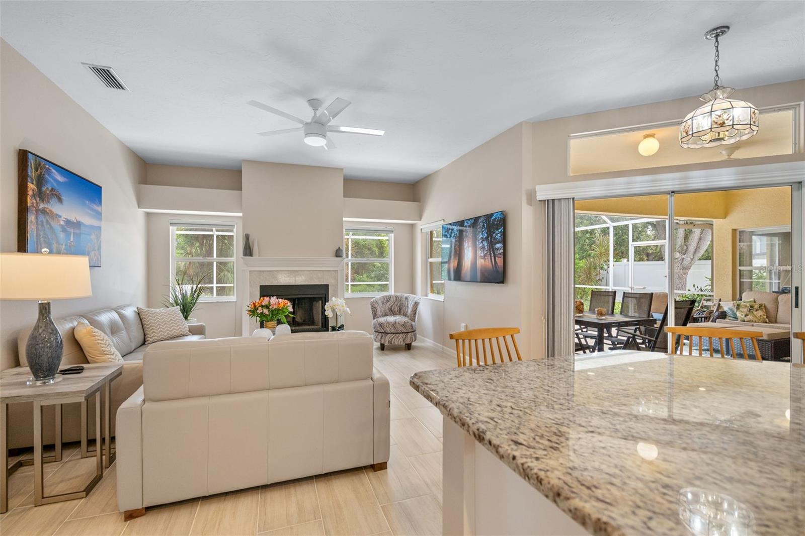 BAY OAKS ESTATES - Residential Lease
