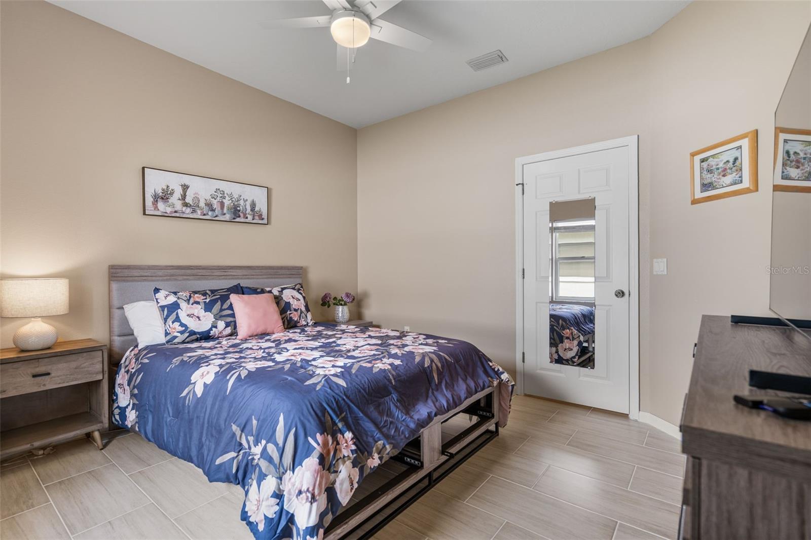 BAY OAKS ESTATES - Residential Lease