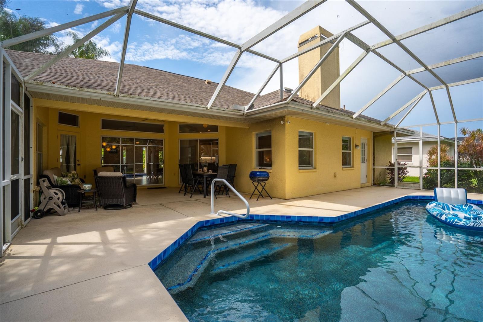 BAY OAKS ESTATES - Residential Lease