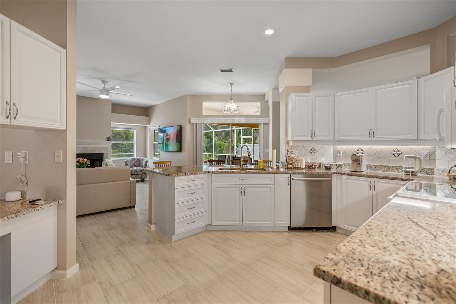BAY OAKS ESTATES - Residential Lease