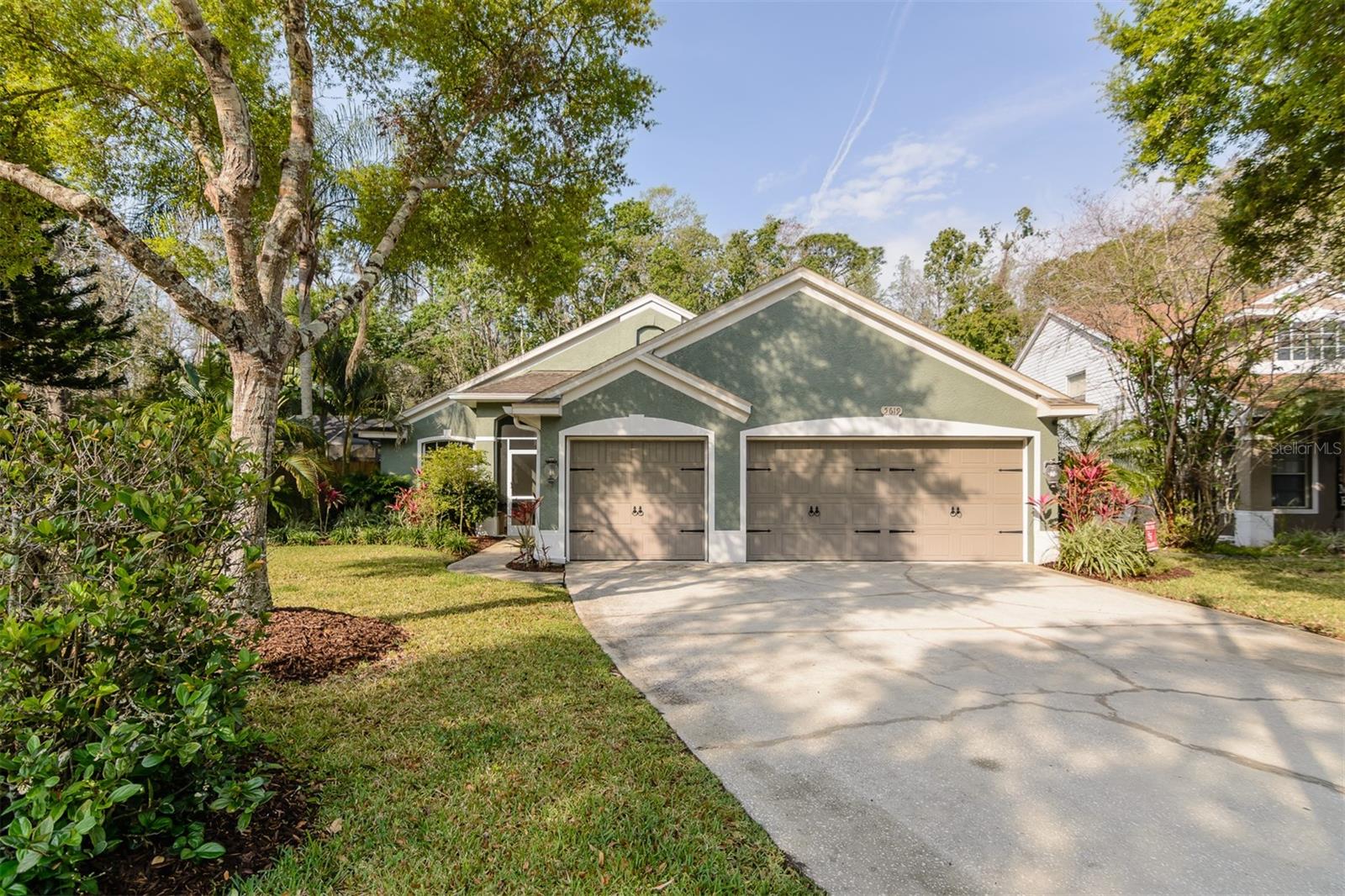 5619 ESSEX COURT