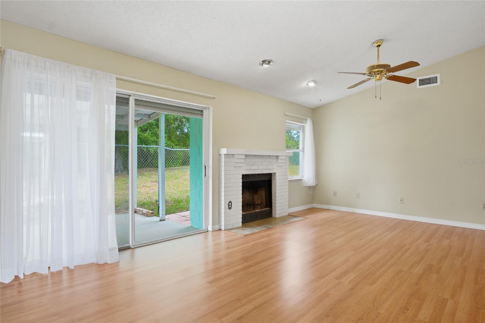 DELTON LAKES UN 04 - Residential