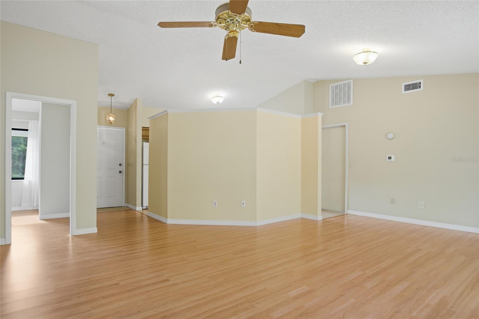 DELTON LAKES UN 04 - Residential