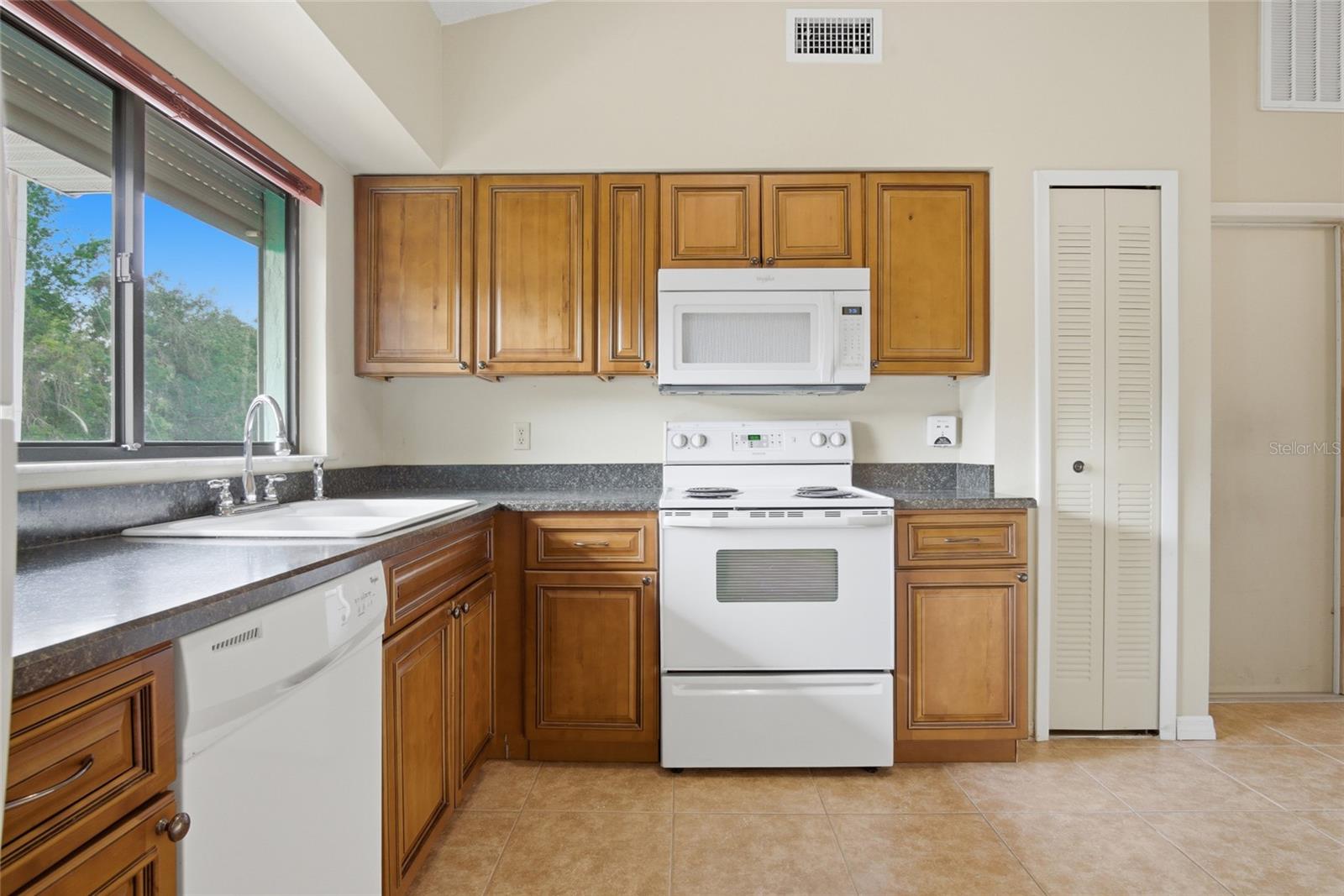 DELTON LAKES UN 04 - Residential