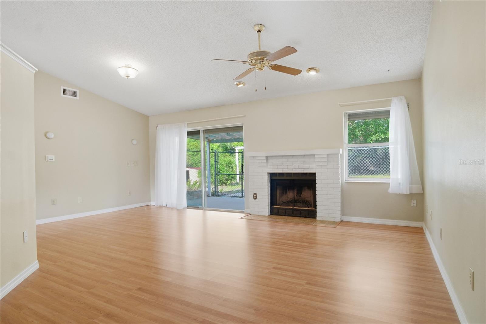 DELTON LAKES UN 04 - Residential