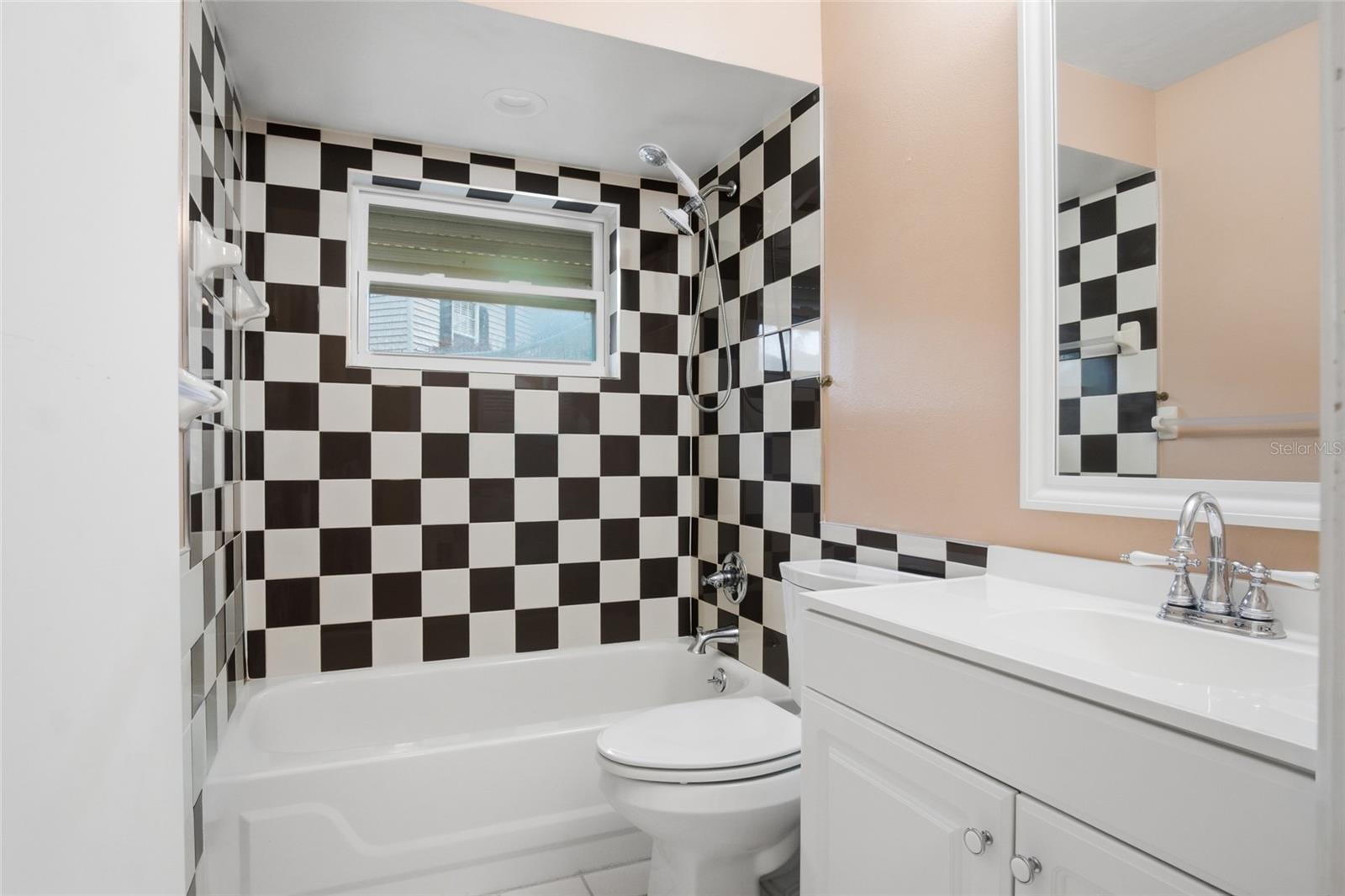 DELTON LAKES UN 04 - Residential